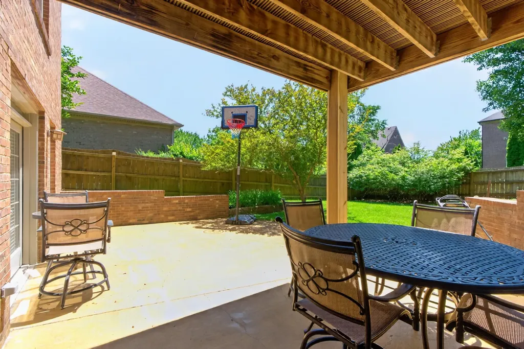 2228 Barnwell Lane Lexington KY 40513