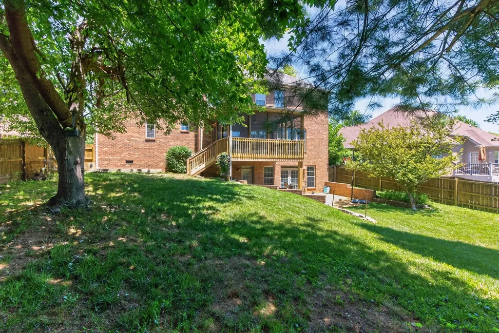 2228 Barnwell Lane Lexington KY 40513
