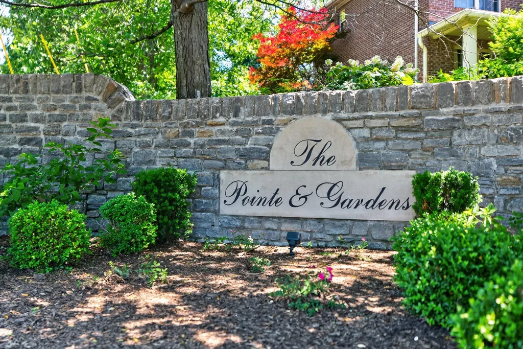 2228 Barnwell Lane Lexington KY 40513