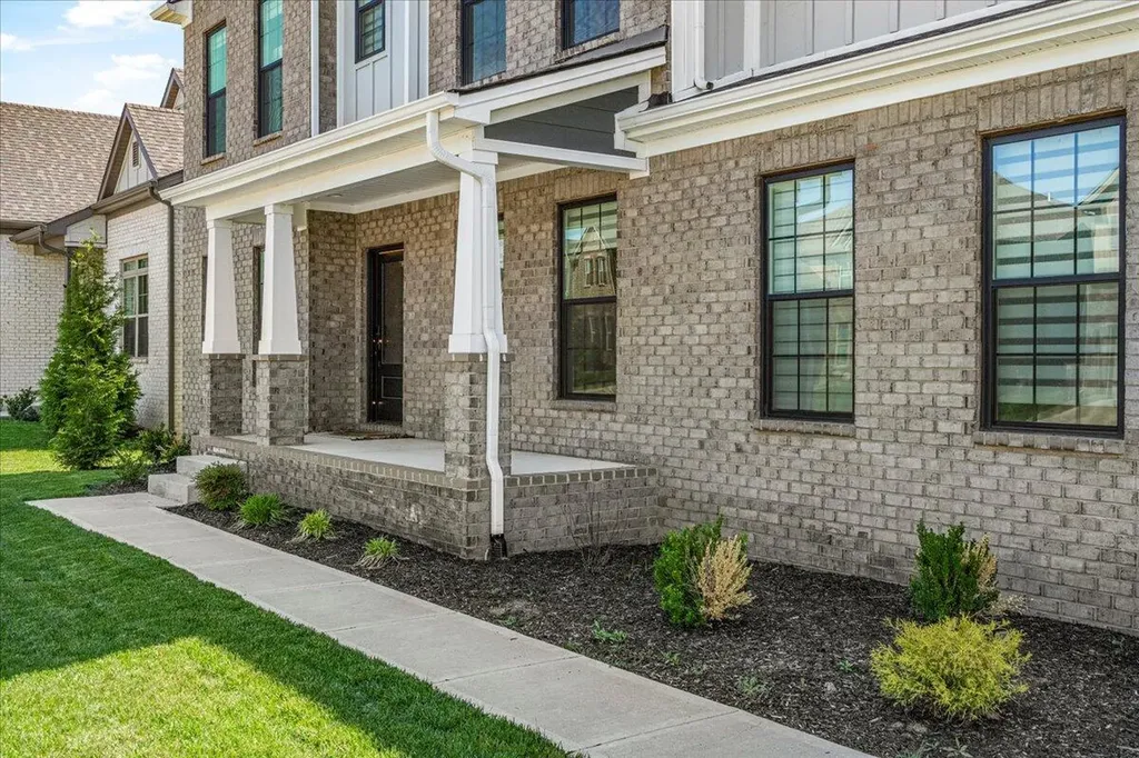 281 Squires Circle Lexington KY 40515