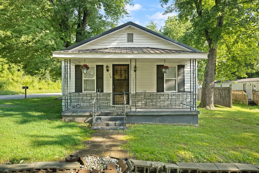 13 White Lane Vanceburg KY 41179