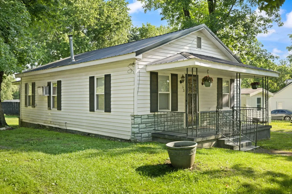 13 White Lane Vanceburg KY 41179