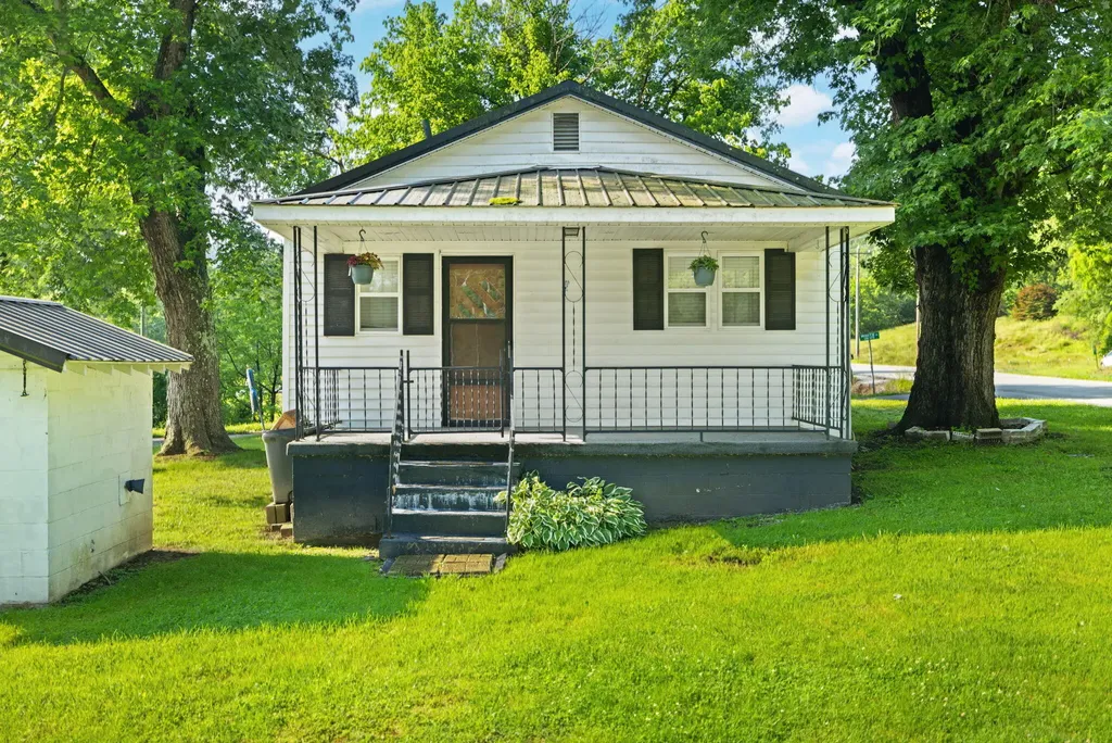 13 White Lane Vanceburg KY 41179
