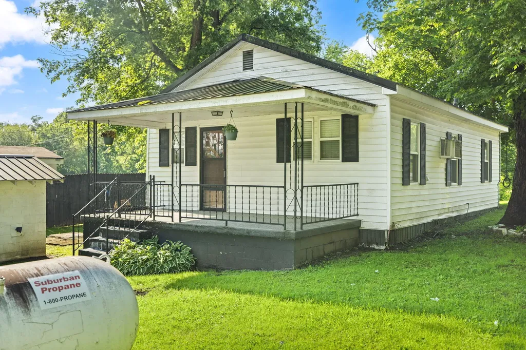 13 White Lane Vanceburg KY 41179