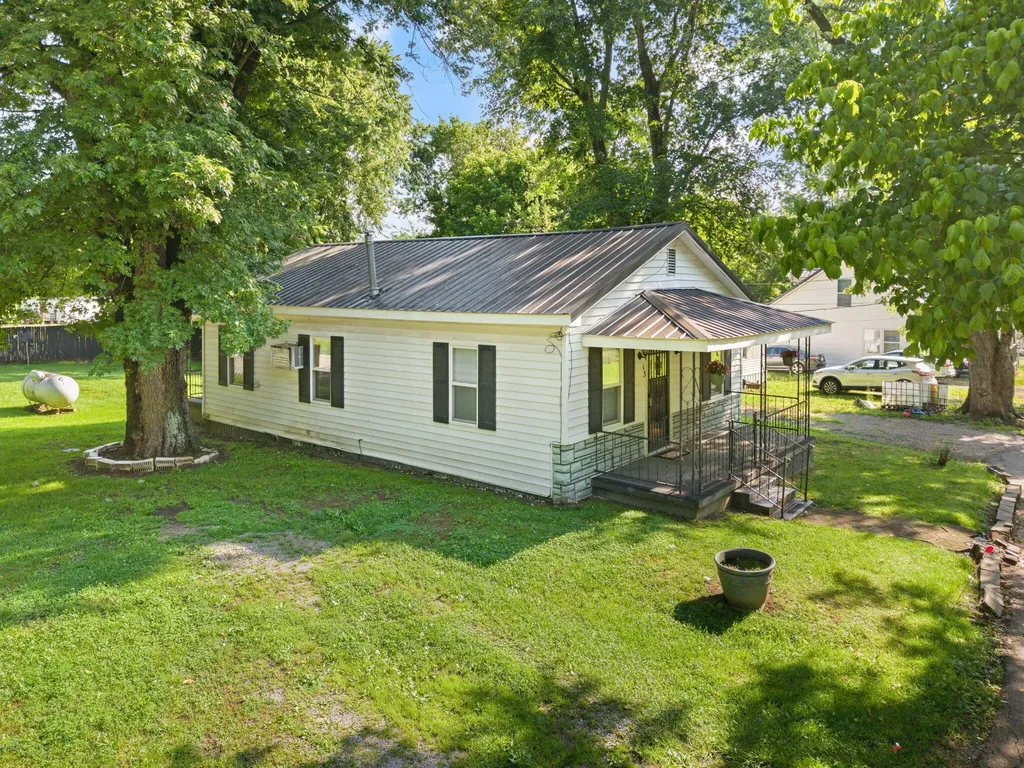 13 White Lane Vanceburg KY 41179