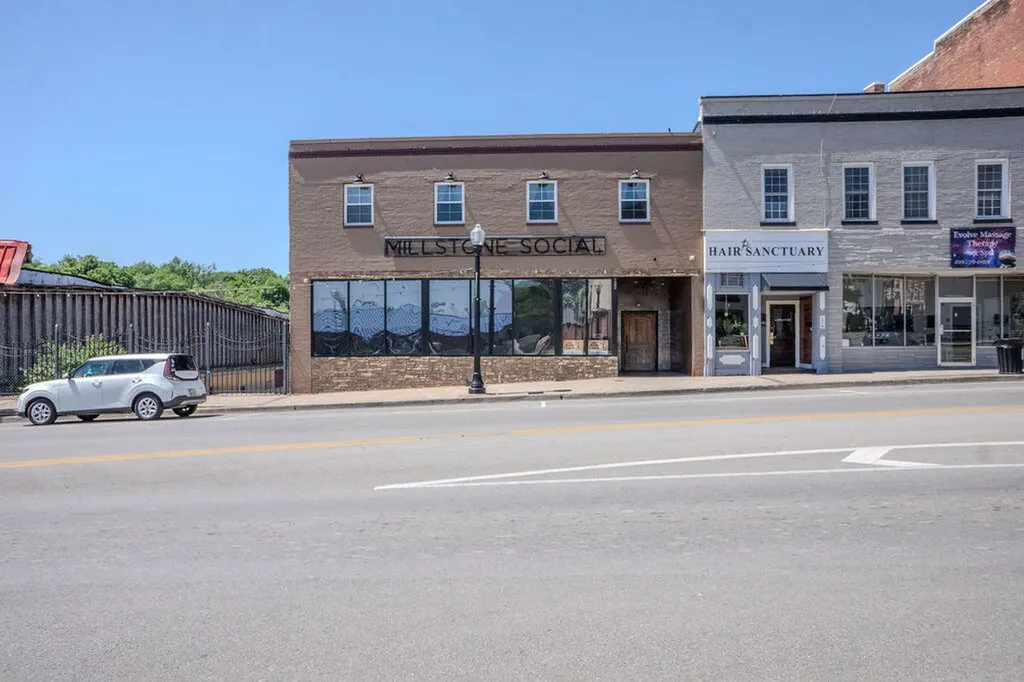 122 E Main Street Richmond KY 40475
