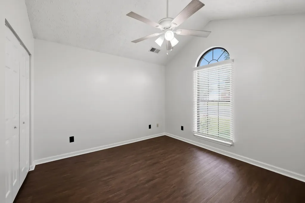 132 Ellemoor Lane Lexington KY 40515