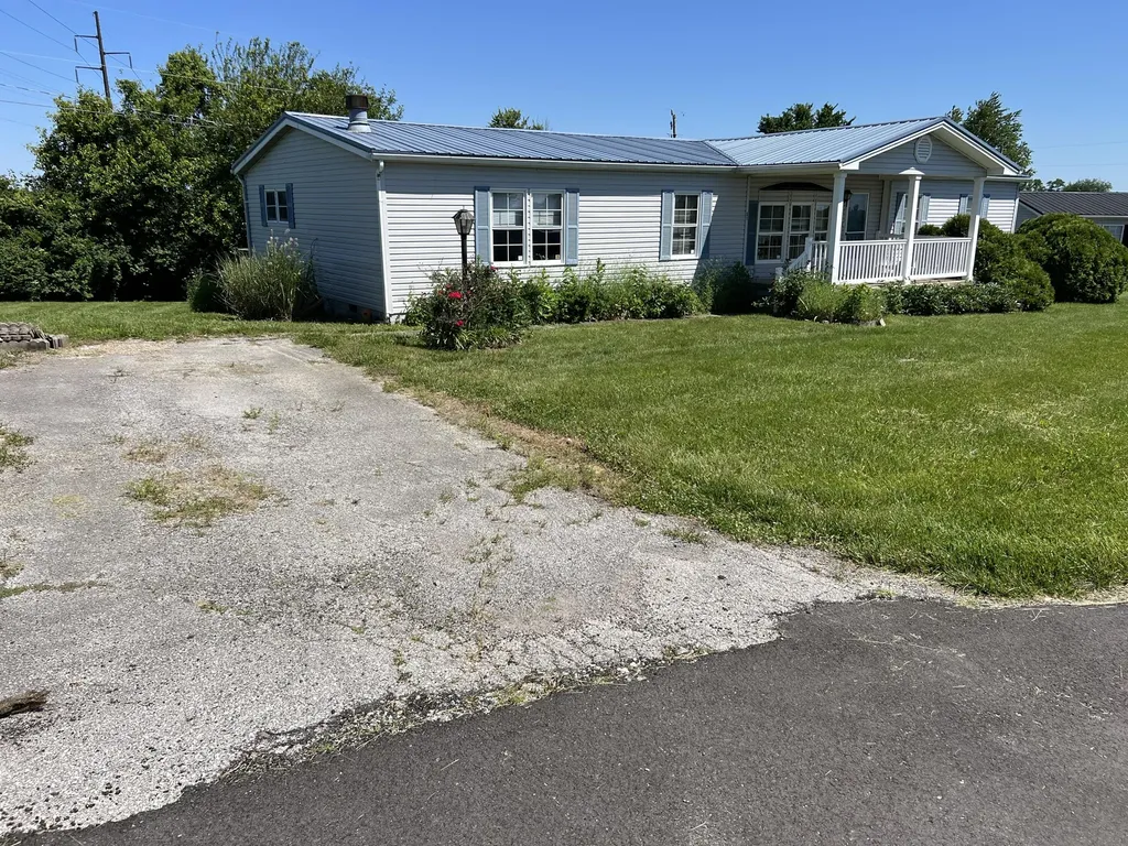 31 Ridgecrest Circle Flemingsburg KY 41041