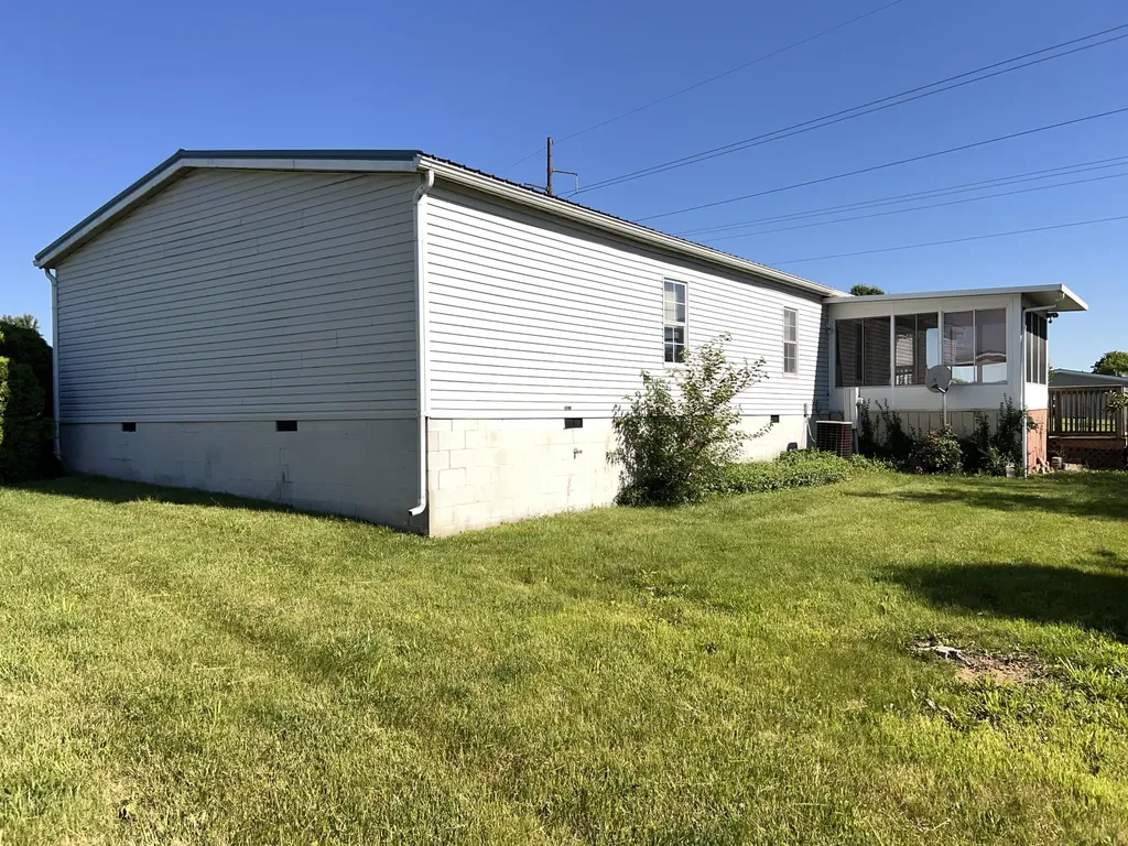 31 Ridgecrest Circle Flemingsburg KY 41041