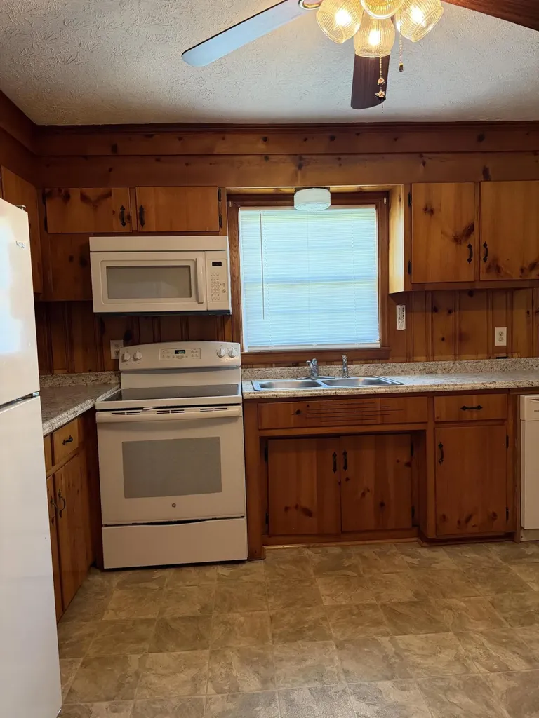 353 J F Kennedy Lane Lebanon KY 40033