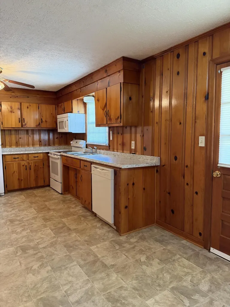 353 J F Kennedy Lane Lebanon KY 40033