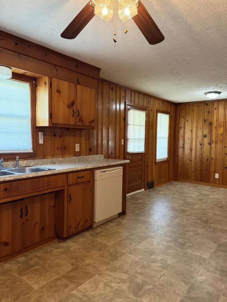 353 J F Kennedy Lane Lebanon KY 40033