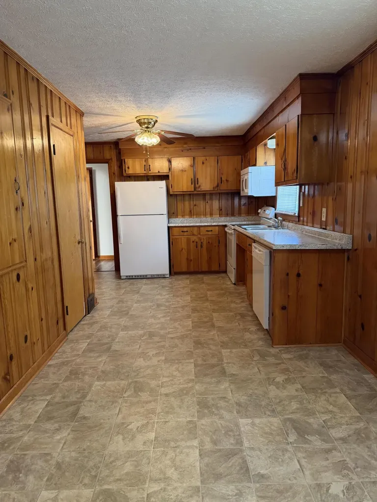 353 J F Kennedy Lane Lebanon KY 40033