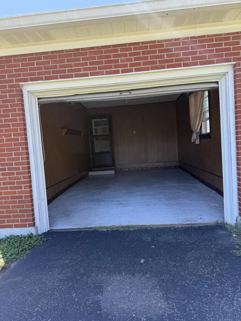 353 J F Kennedy Lane Lebanon KY 40033
