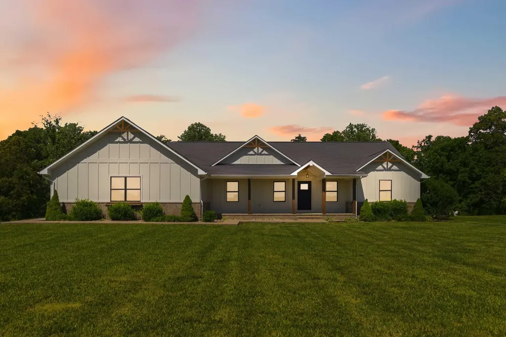 220 Davis Lane Russell Springs KY 42642