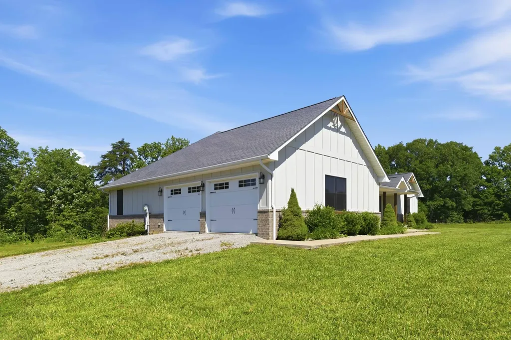 220 Davis Lane Russell Springs KY 42642