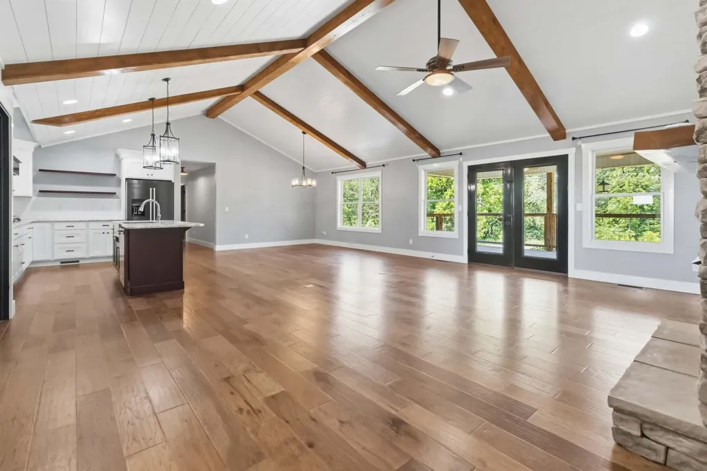 220 Davis Lane Russell Springs KY 42642