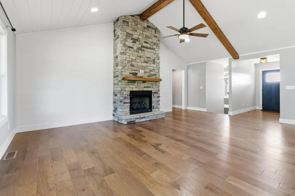 220 Davis Lane Russell Springs KY 42642