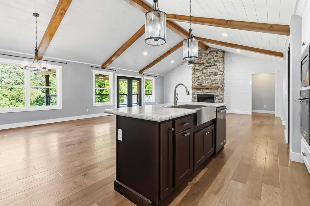 220 Davis Lane Russell Springs KY 42642