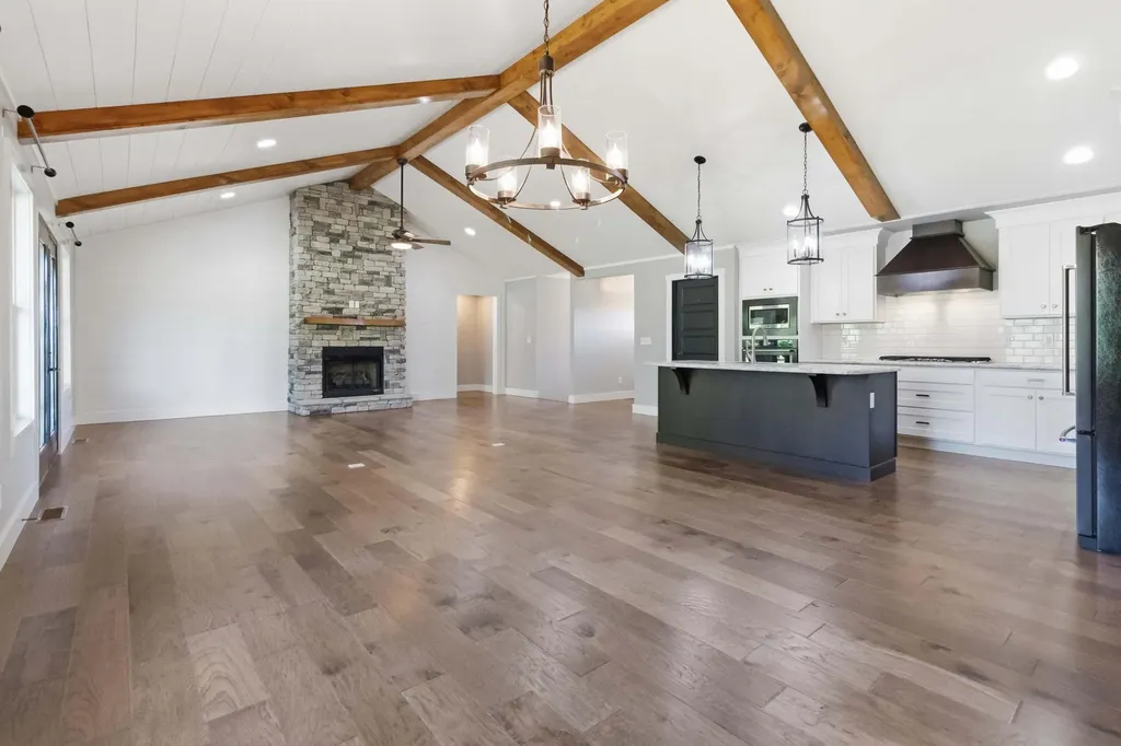 220 Davis Lane Russell Springs KY 42642