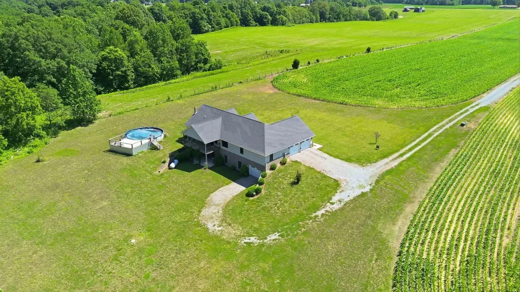 220 Davis Lane Russell Springs KY 42642