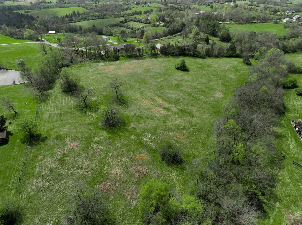 7950 Mccowans Ferry Road Versailles KY 40383