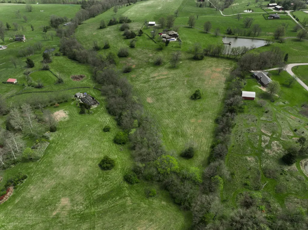 7950 Mccowans Ferry Road Versailles KY 40383