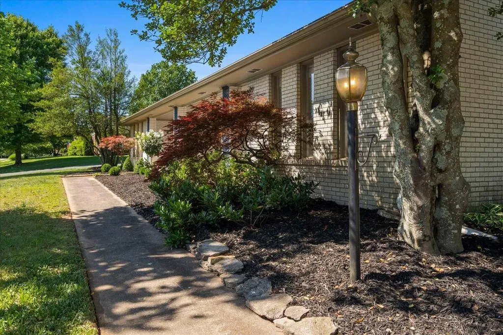 3287 Nantucket Drive Lexington KY 40502