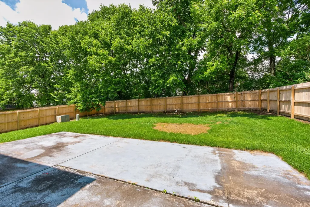 929 Seneca Park Lexington KY 40515