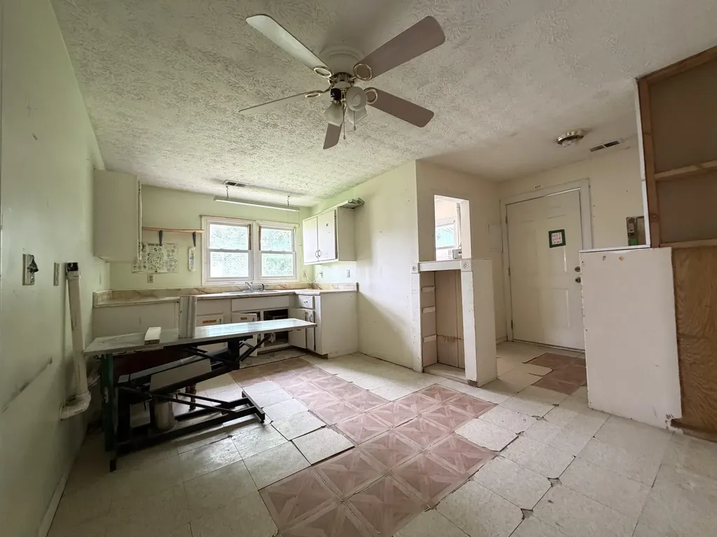 165 Eminence Avenue Harrodsburg KY 40330