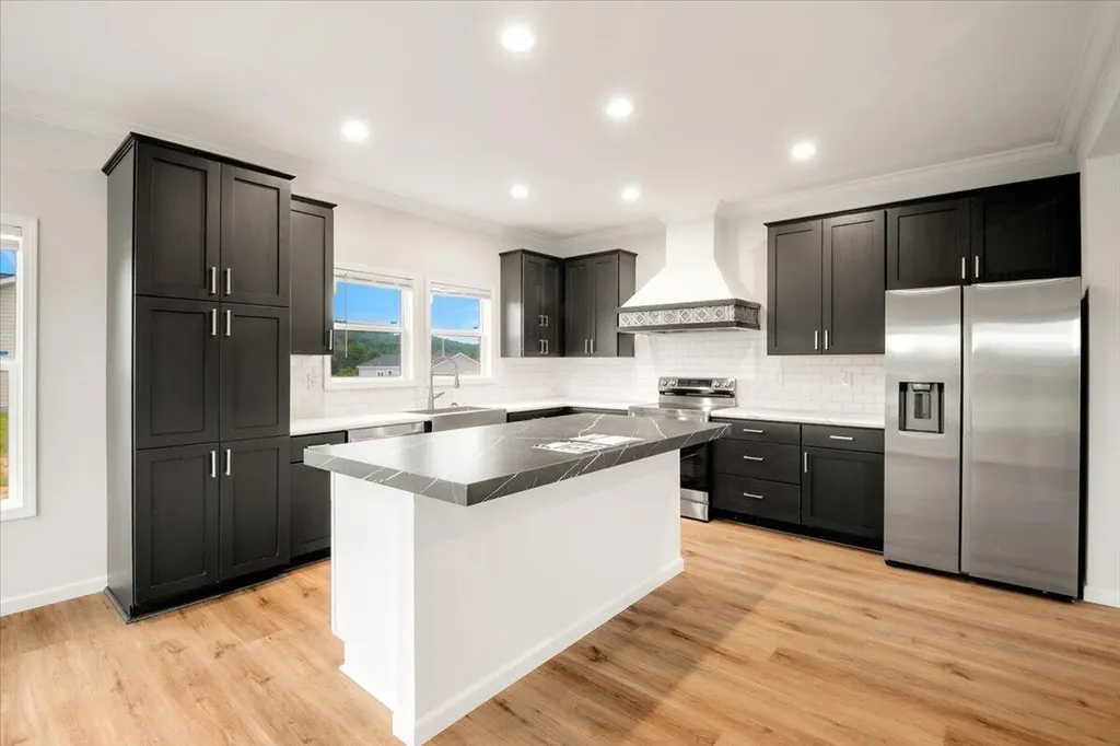 807 Sam Black Road London KY 40741