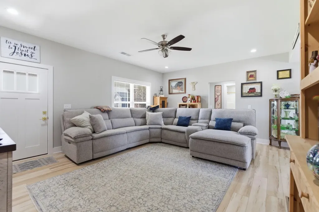 267 Brook Cove Berea KY 40403