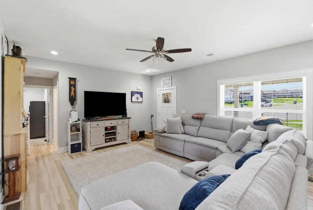 267 Brook Cove Berea KY 40403
