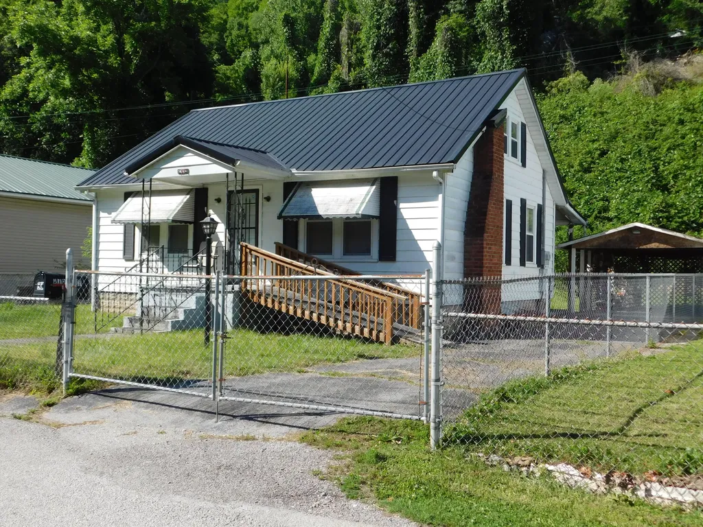 53 Redbud Court Evarts KY 40828