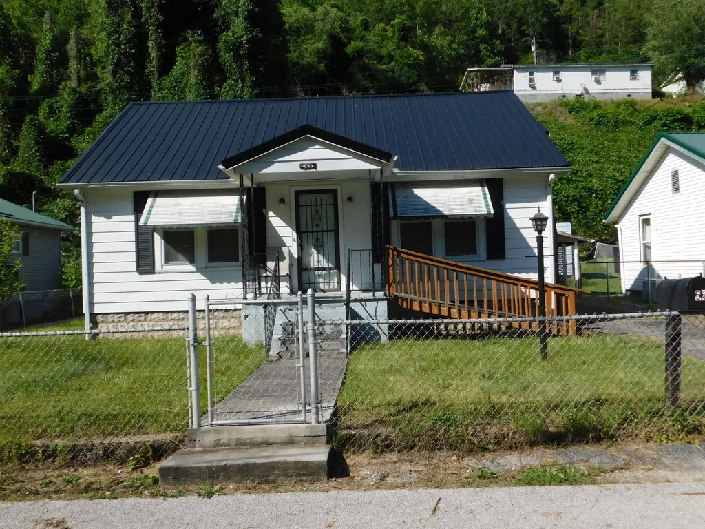 53 Redbud Court Evarts KY 40828