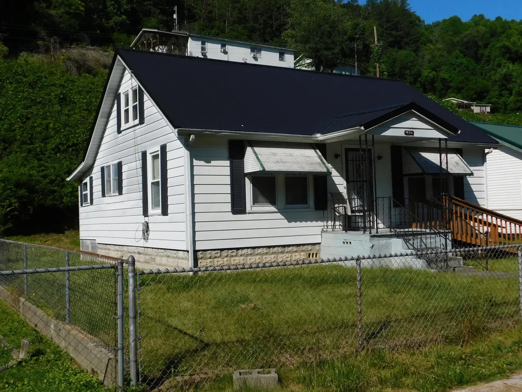 53 Redbud Court Evarts KY 40828