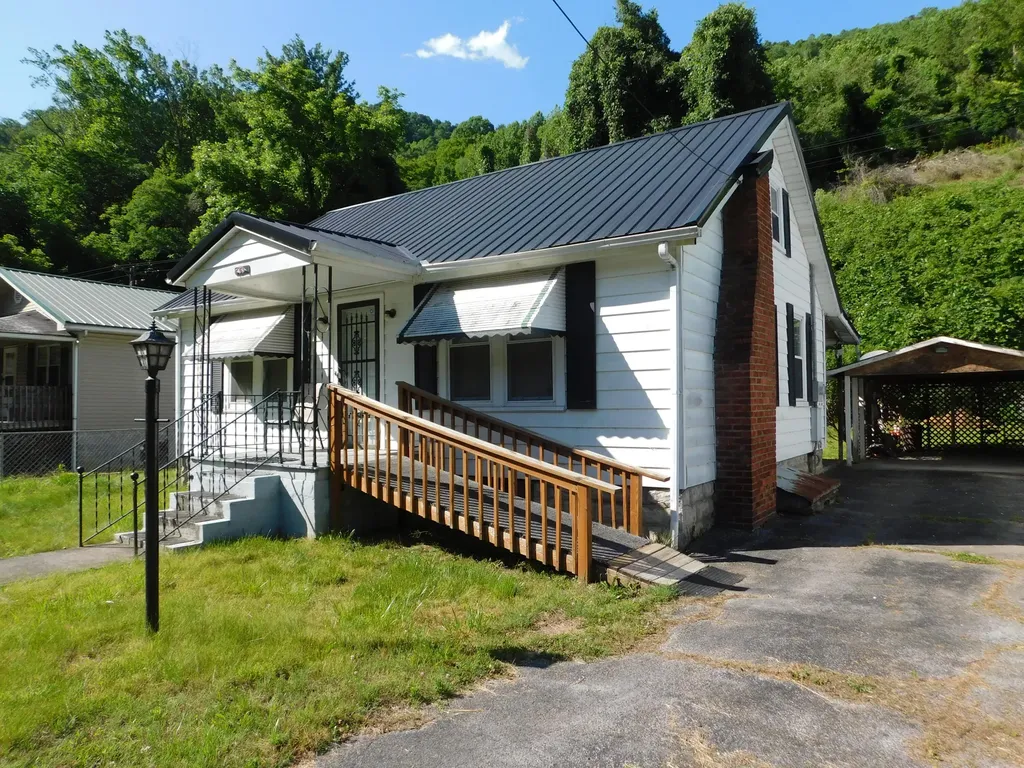 53 Redbud Court Evarts KY 40828