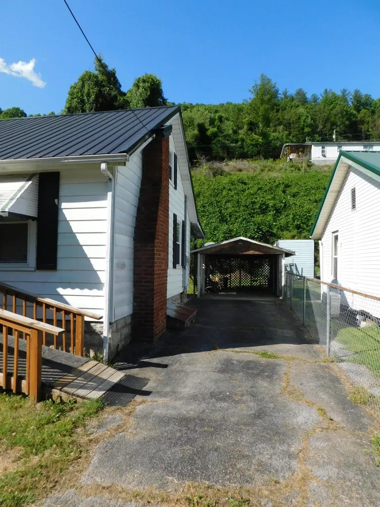 53 Redbud Court Evarts KY 40828