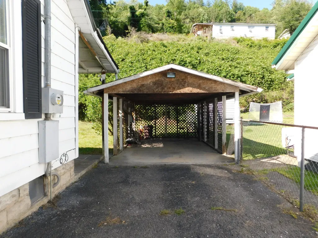 53 Redbud Court Evarts KY 40828