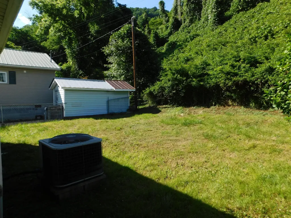 53 Redbud Court Evarts KY 40828