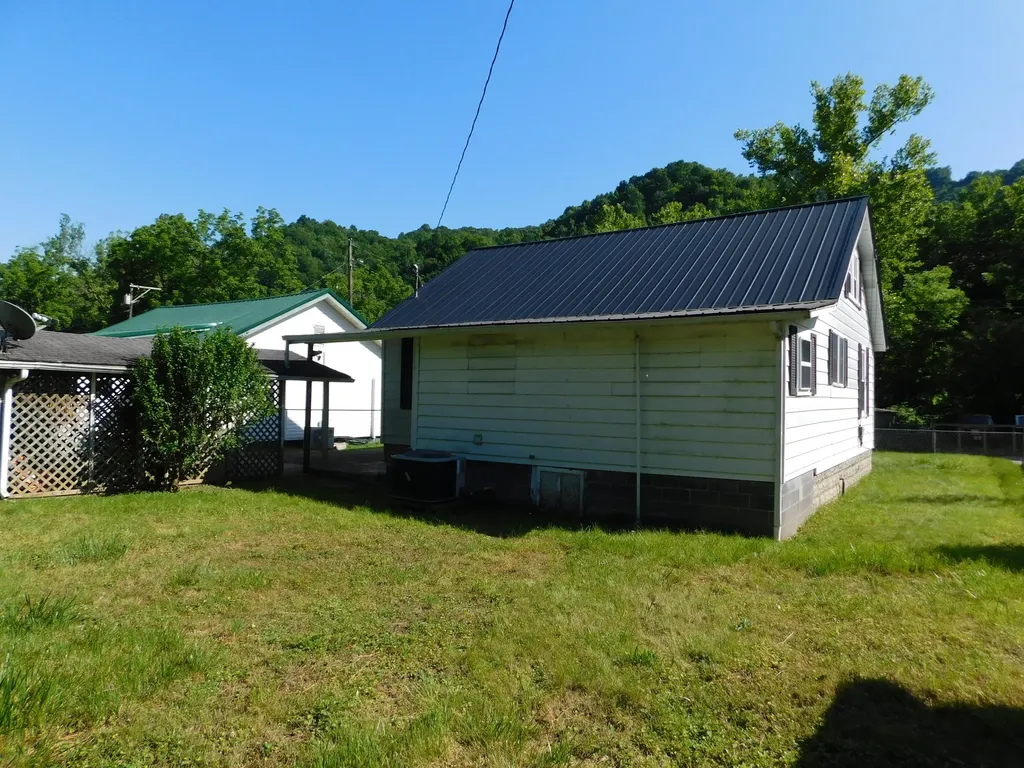 53 Redbud Court Evarts KY 40828