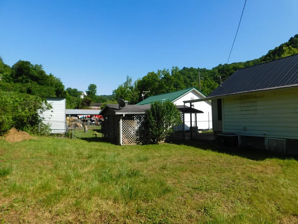 53 Redbud Court Evarts KY 40828
