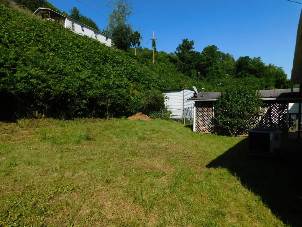 53 Redbud Court Evarts KY 40828