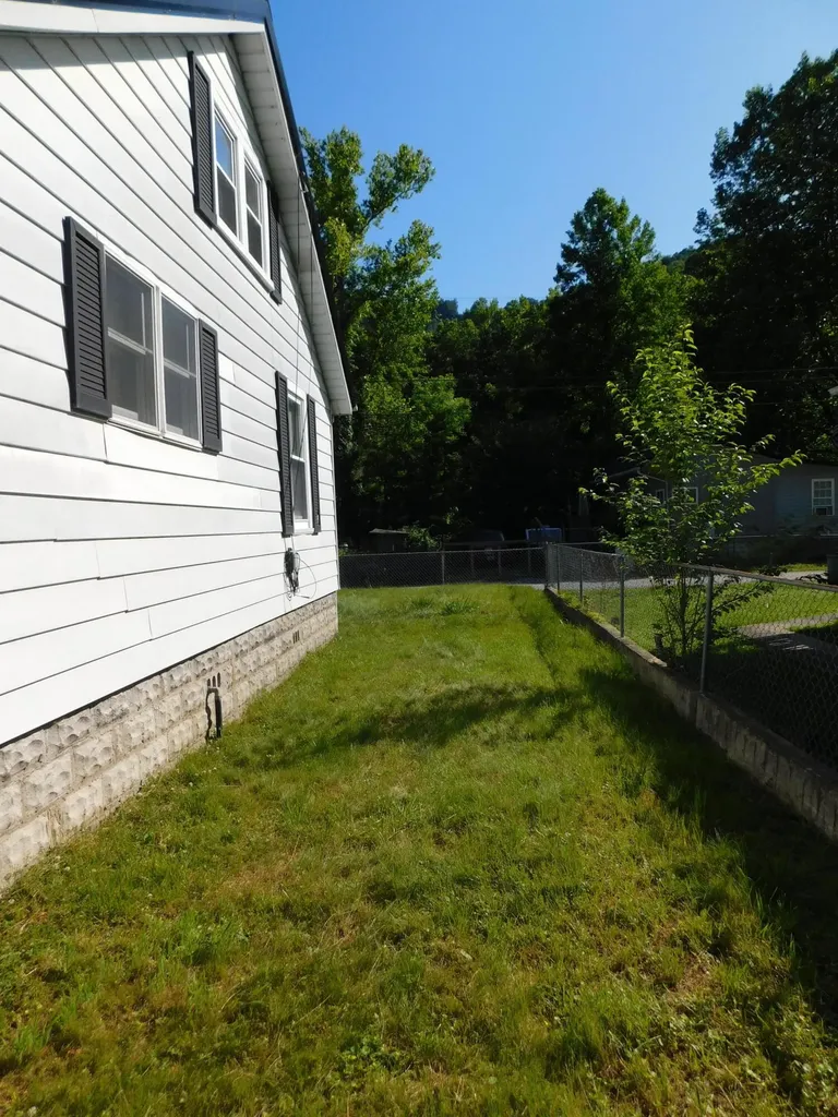 53 Redbud Court Evarts KY 40828