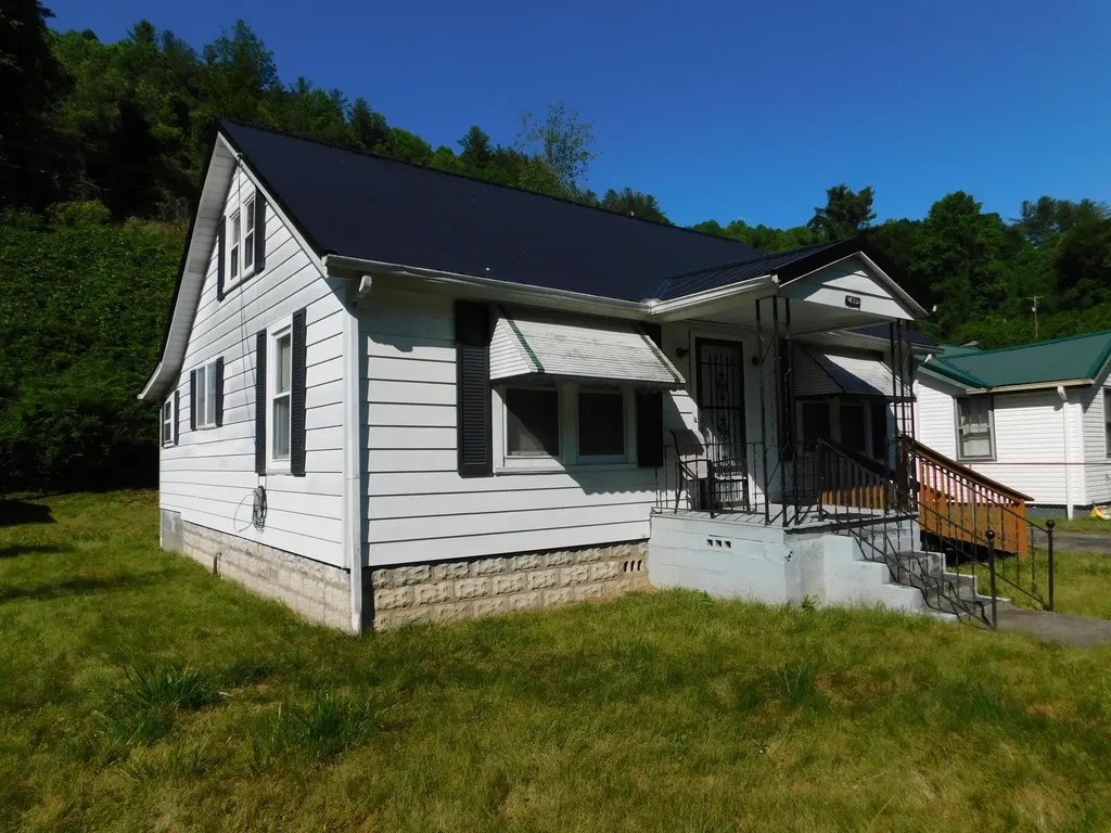 53 Redbud Court Evarts KY 40828