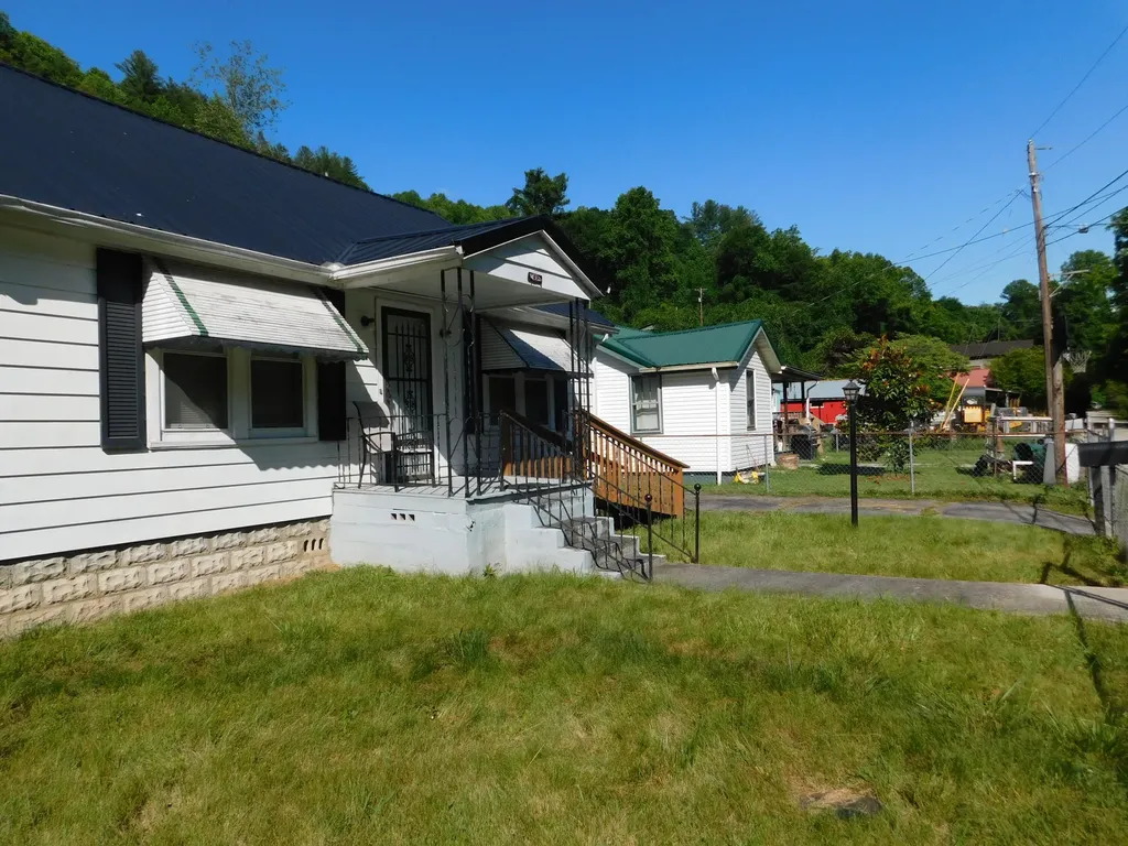 53 Redbud Court Evarts KY 40828