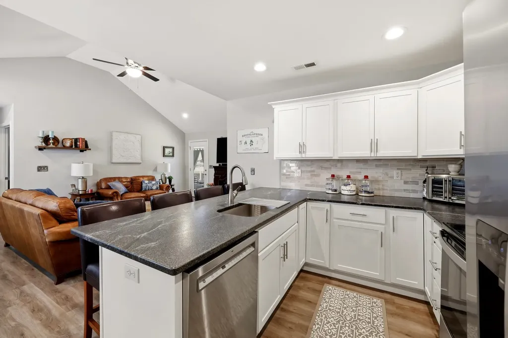 437 Middle Creek Way Berea KY 40403
