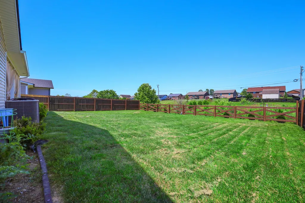 437 Middle Creek Way Berea KY 40403