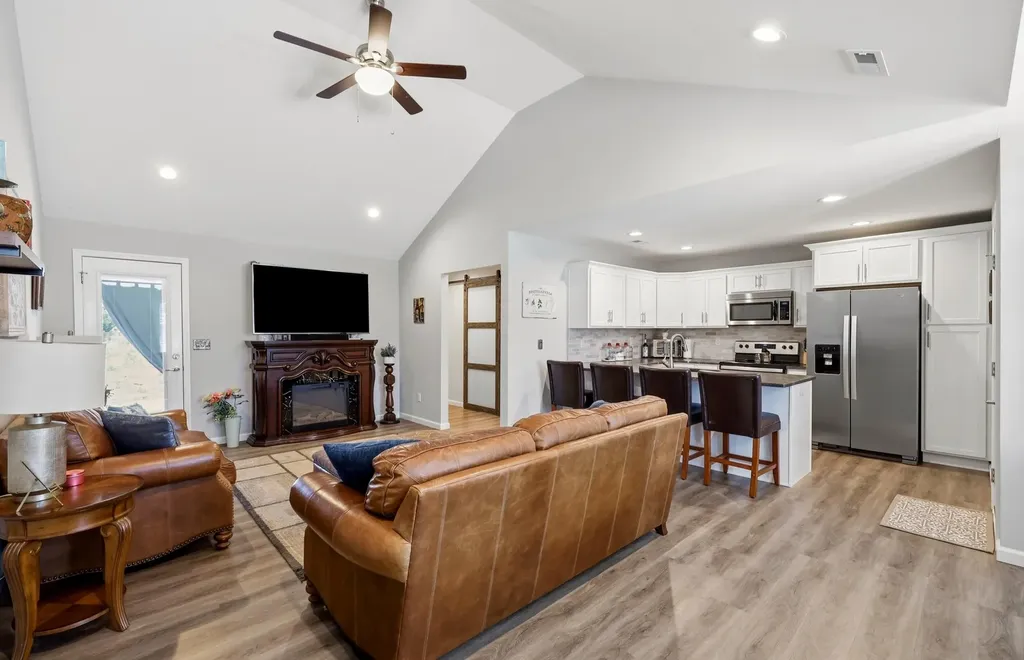 437 Middle Creek Way Berea KY 40403