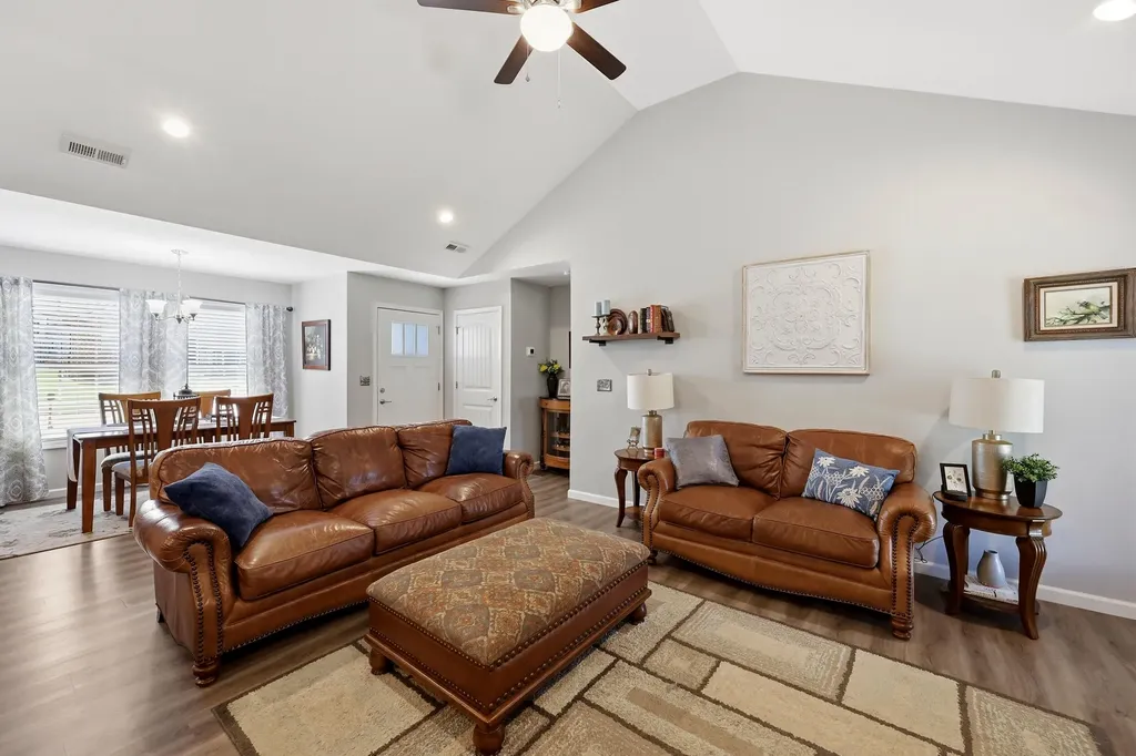 437 Middle Creek Way Berea KY 40403